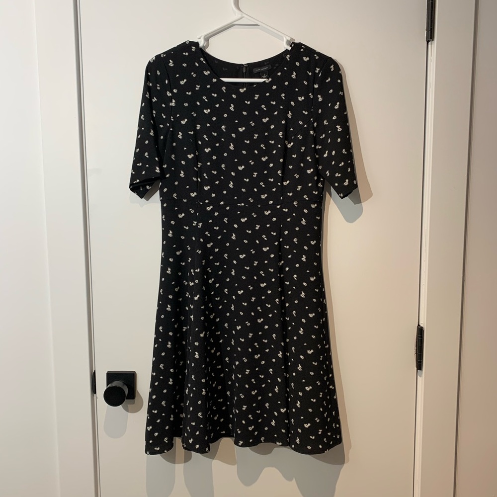 Ann Taylor Black White Floral Skater Dress Sz. 4